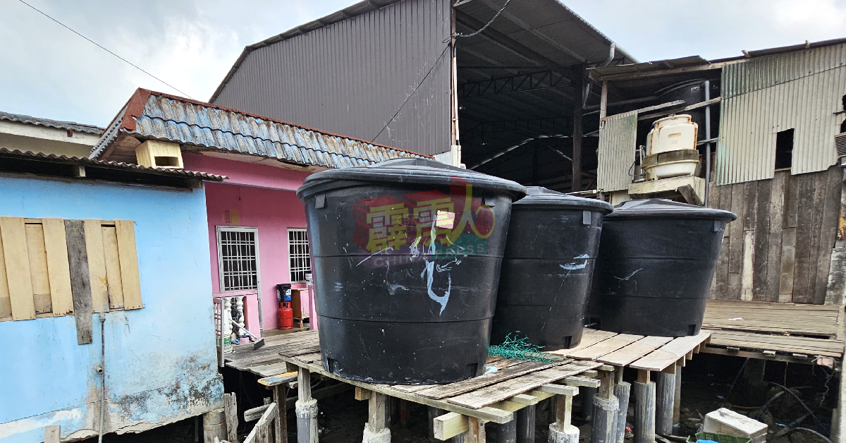 双礼佛渔村后段，大部分民宅和渔寮都自备蓄水池储水，应付水供不足的问题。