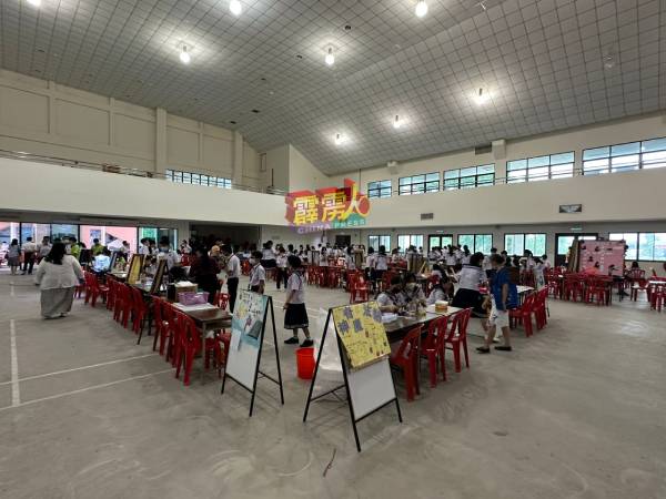 深斋中学展开为期2天的数理与电脑营。