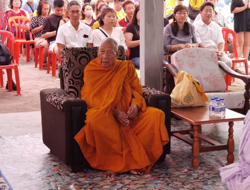 泰国百岁高僧 Phra Mongkhon Wachi Rakhom ，专程远来霹雳民萬新村泰泰佛堂，主持 师父诞。