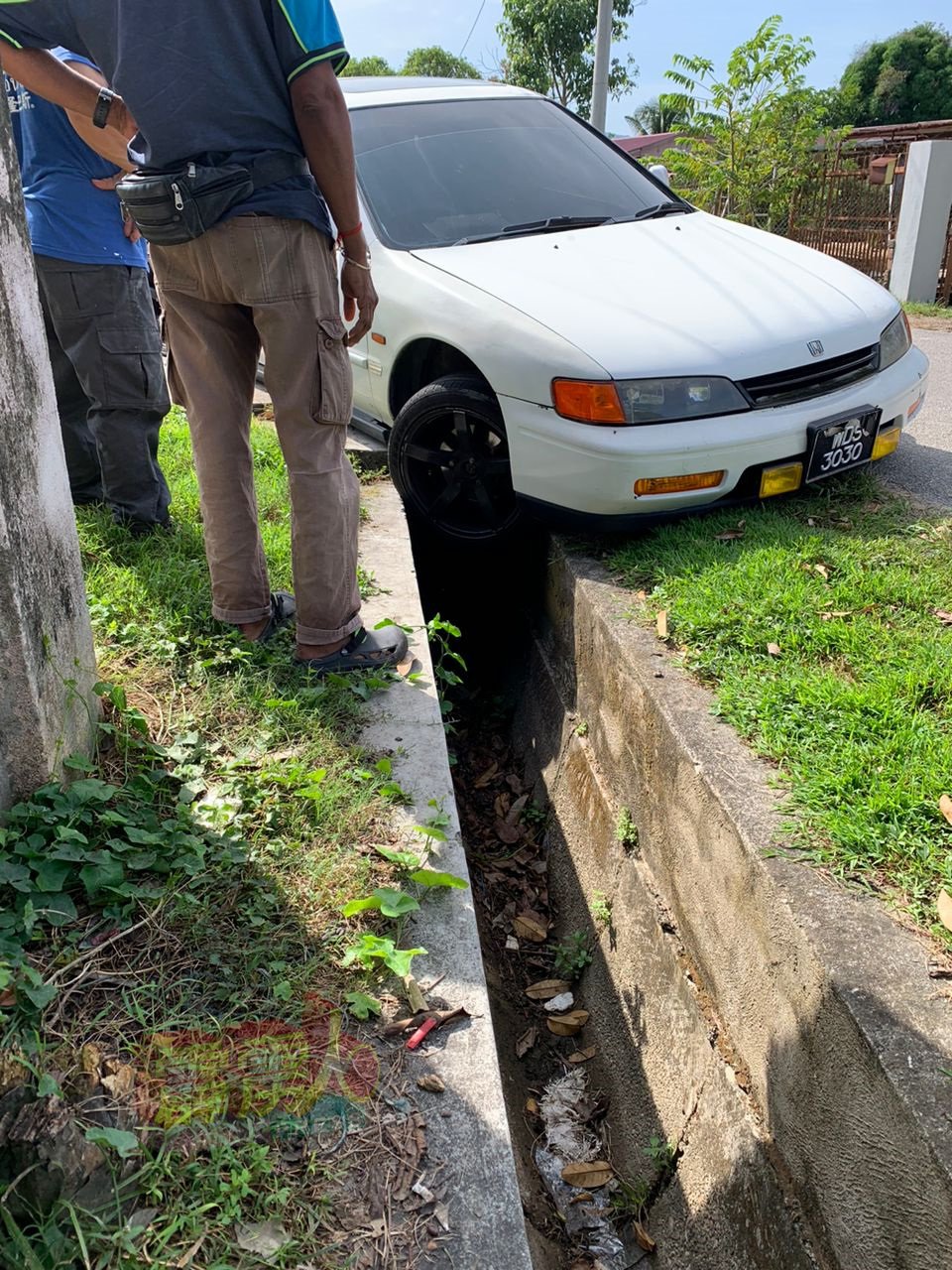 江沙水池路前往胡姬园小路的路口，经常发生交通意外，需要提升及改善。