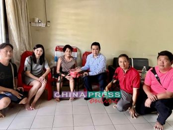 张哲敏批刘华才软弱被伊党三度羞辱  民政需伊党保护如何能捍卫人民权益