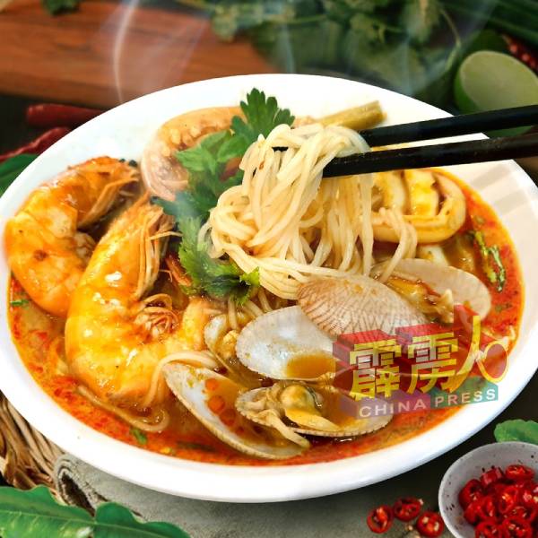 冬阴海鲜越南米粉,酸酸辣辣非常开胃。