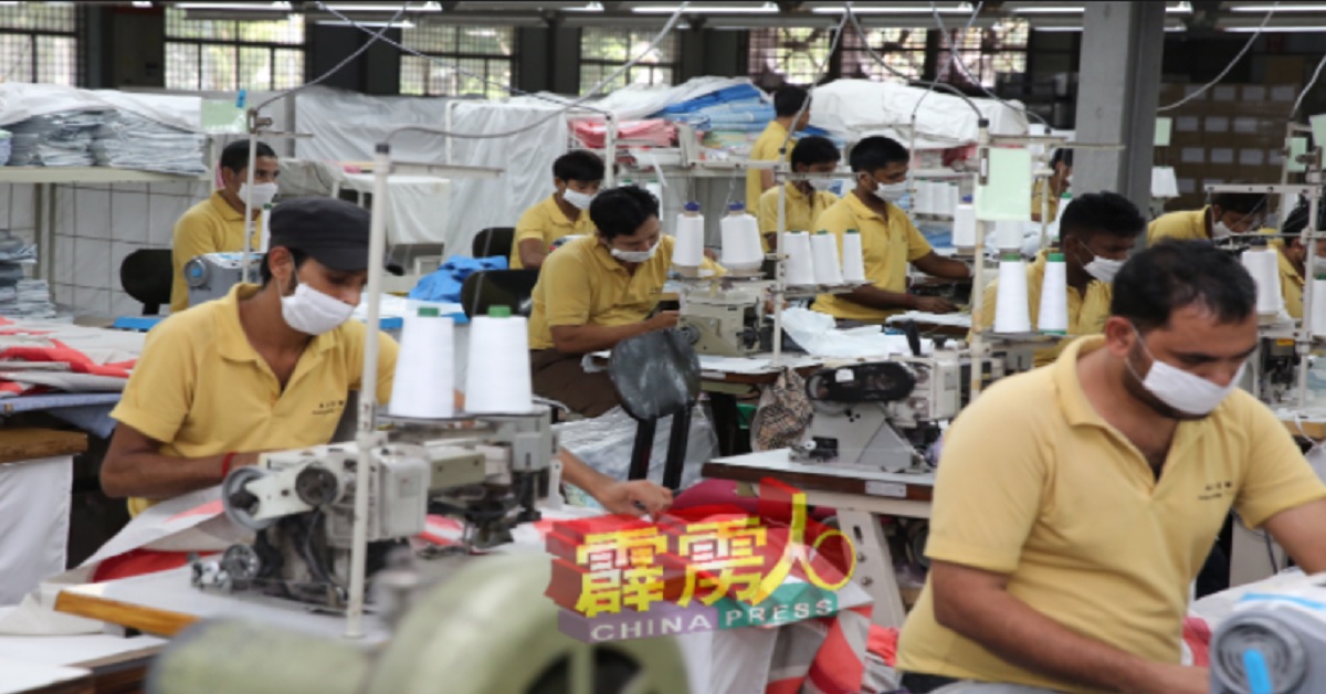 目前政府允许让纺织业者雇用外劳作业，国内纺织业者也着手向移民提呈申请。 （档案图）