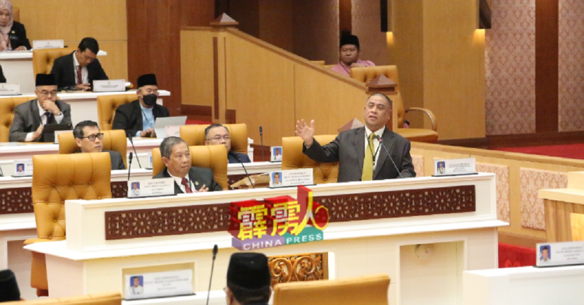 霹雳州务大臣沙拉尼在州议会回应有关州内发展及投资的提问。