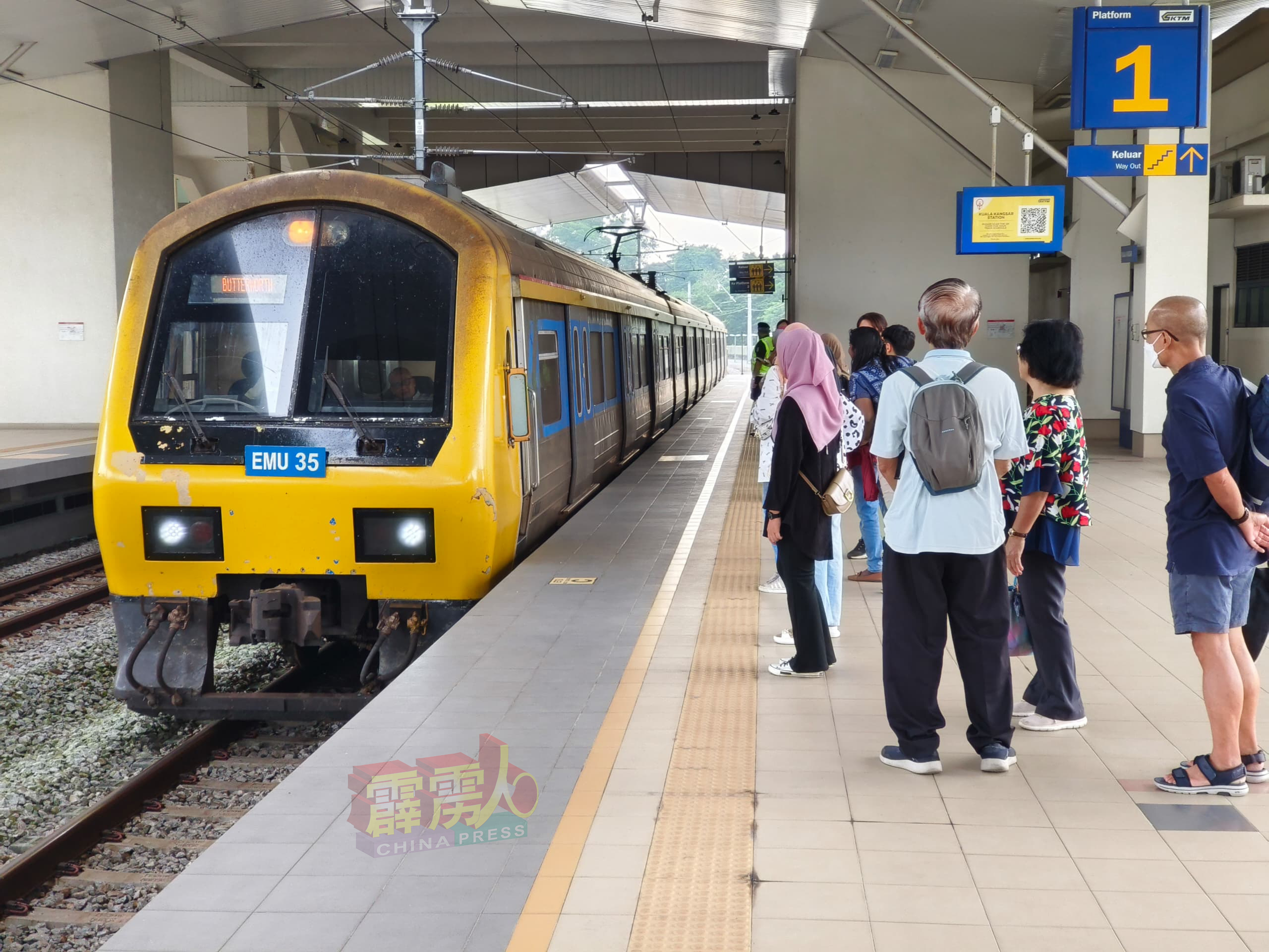 电动火车北线终于开通江沙站，吸引不少搭客体验。
