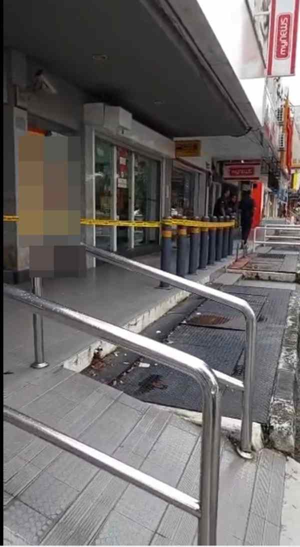一名华裔妇女在新和园一间银行提款机提款时，遭到一名男子持刀抢劫，有关银行事后也被拉起警戒线。