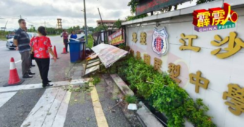 崇华华中遭风灾  课室屋顶也漏雨