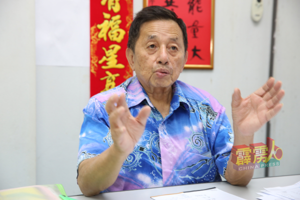 马燕图在接受《中国报》访问时，对其过去53年经历的风雨侃侃而谈。