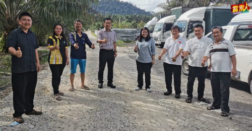 张传文：莫珍歪新村长达4 公里的沙石铺路工程已竣工