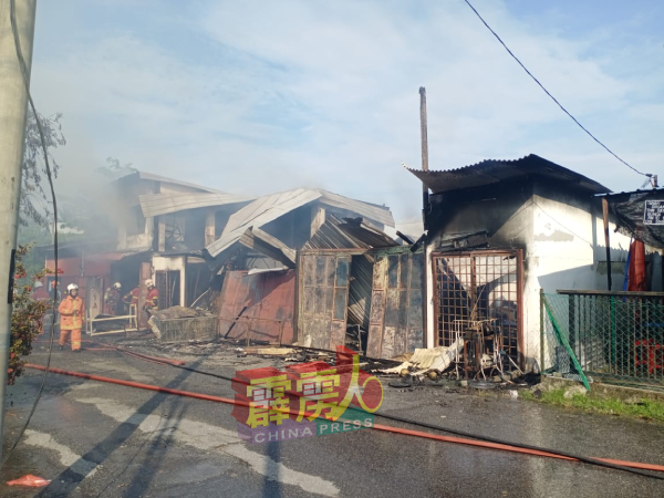 火灾是于周五约8时，在江沙宁罗镇发生，共涉及6间店屋，其中3间100%烧毁。