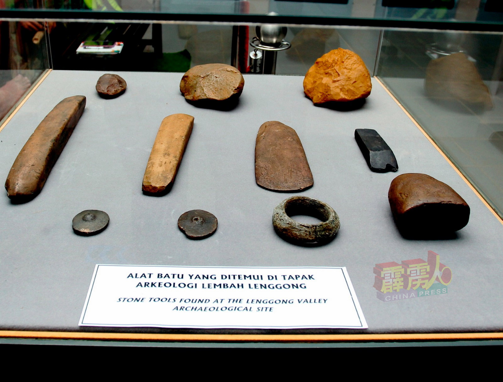 玲珑考古珍藏馆展出许多石器。（马新社）