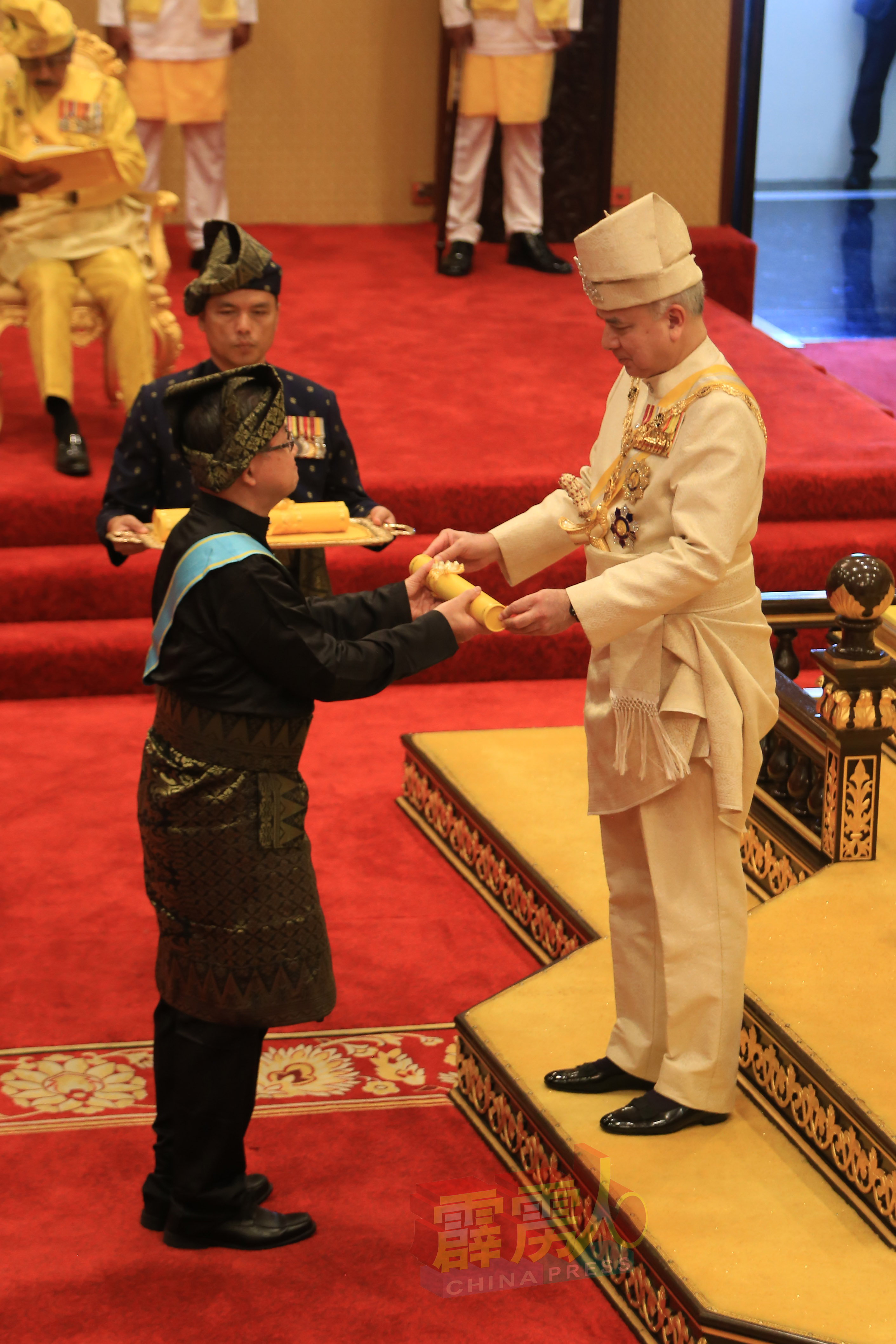 前卫生部副部长兼前公正党务边国会议员李文材，受封DPMP拿督勋衔。