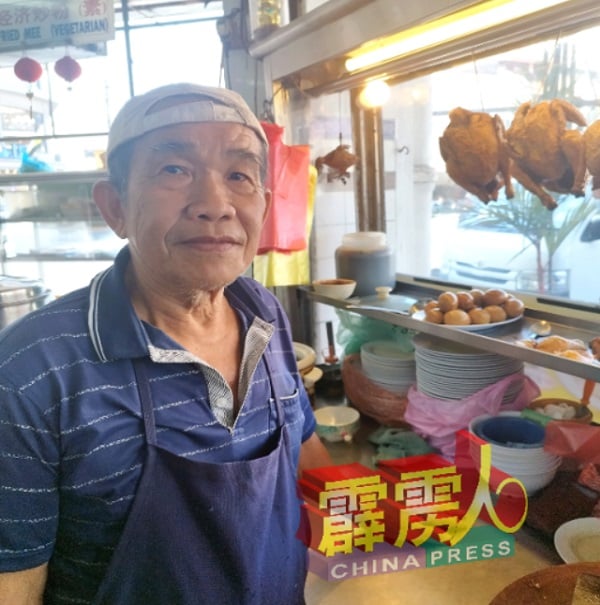 林家胜（中央茶室香香港式海南鸡饭东主）