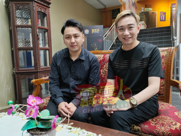 甘文豪（右起）与许程辉都是“梅迷”，并希望能借此音乐会，向已故的偶像致敬。