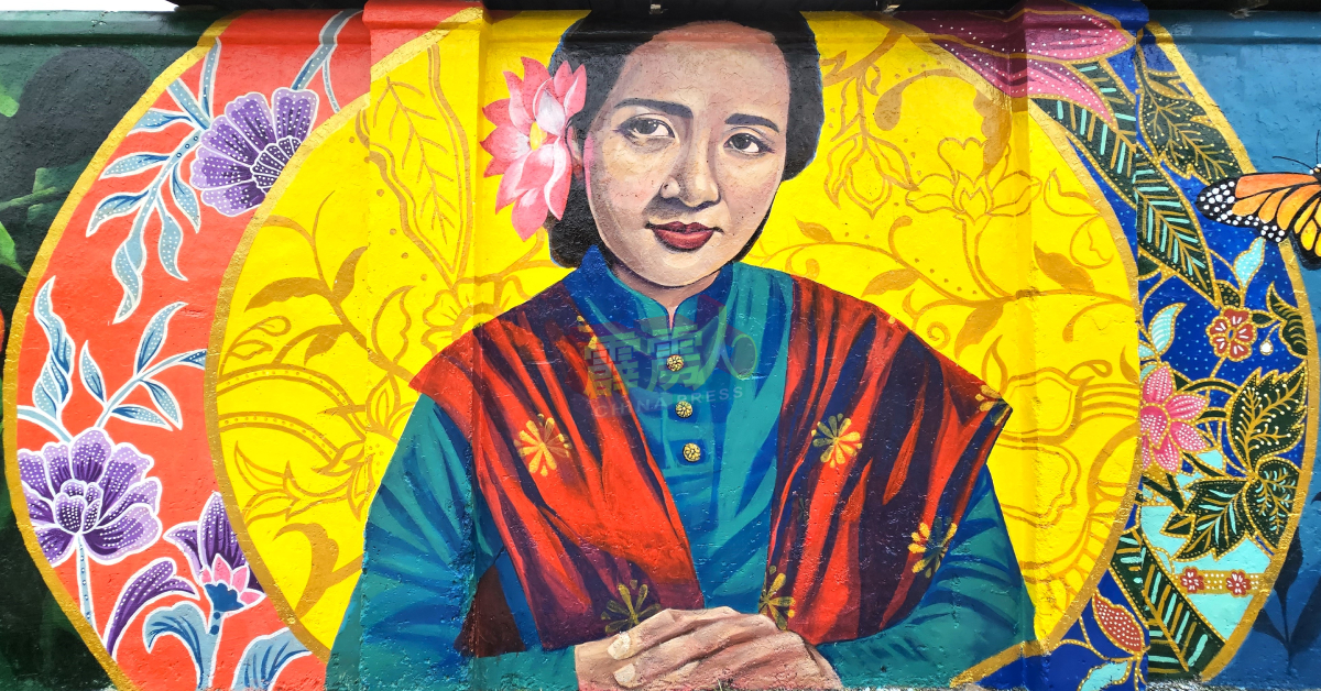 曼绒市议会和VALE联手绘製的首幅壁画，是以一名身着霹雳州传统服饰女性为主，及背景以峇迪设计的壁画。