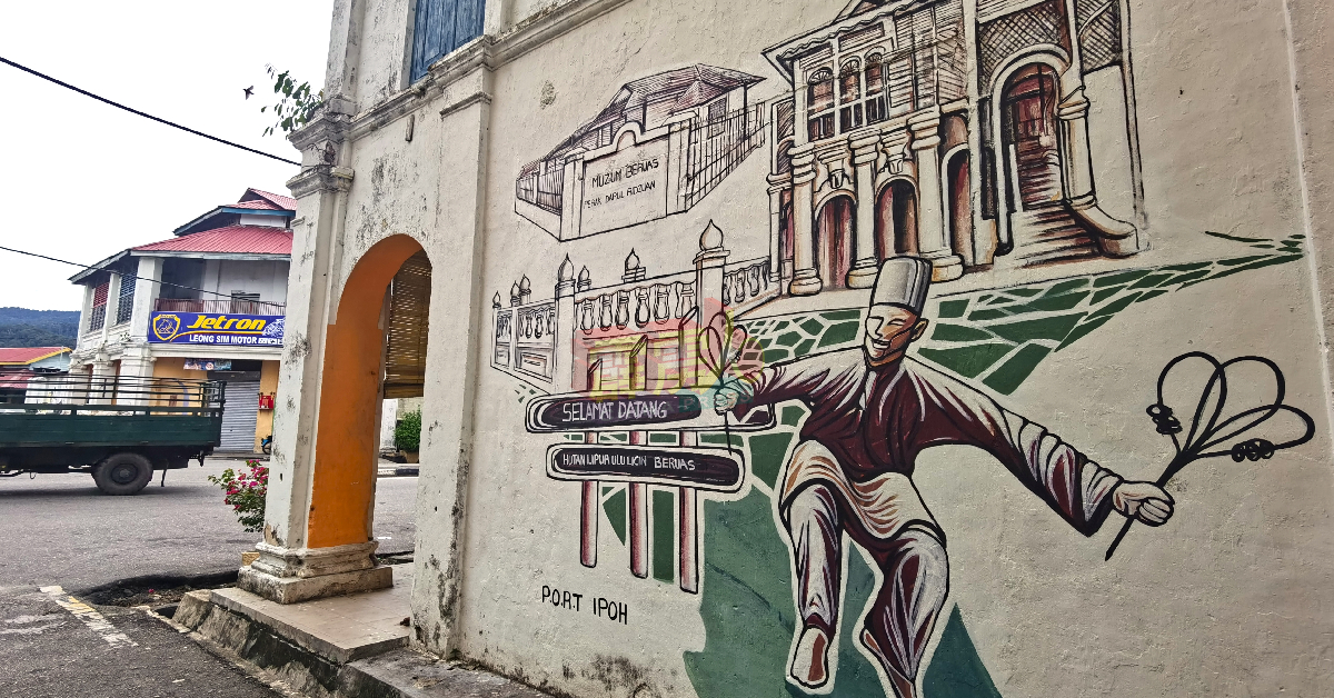 如今，木威大街两旁都绘有风格各异的壁画。