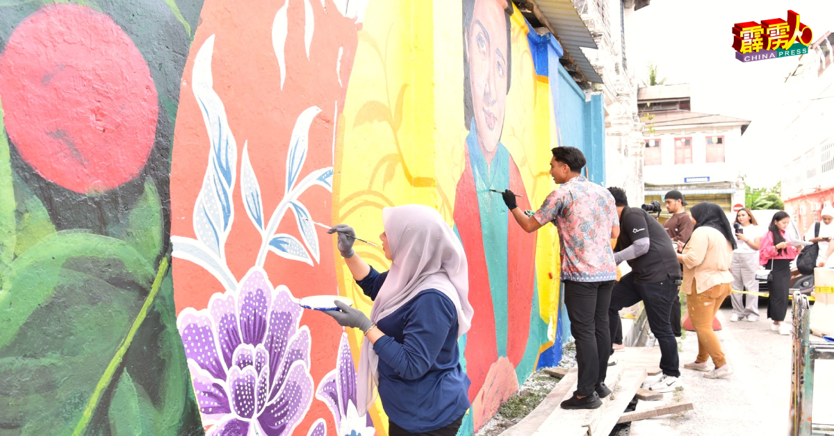 曼绒市议会和私企，联手绘製壁画，美化木威大街。