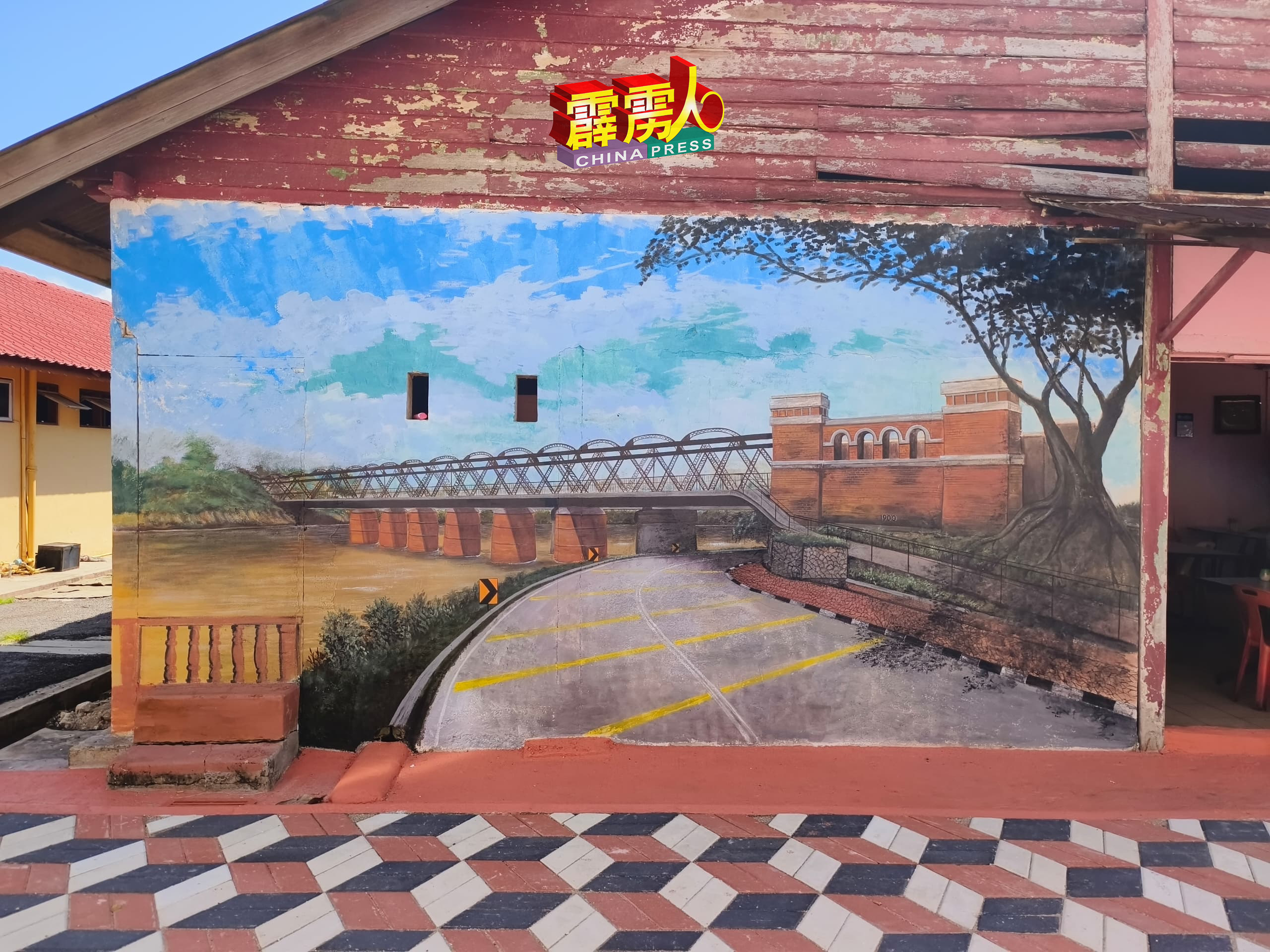 维多利亚百年火车桥已经是江沙家喻户晓的打卡热点，壁画怎能少了这个具有代表性的建筑呢！