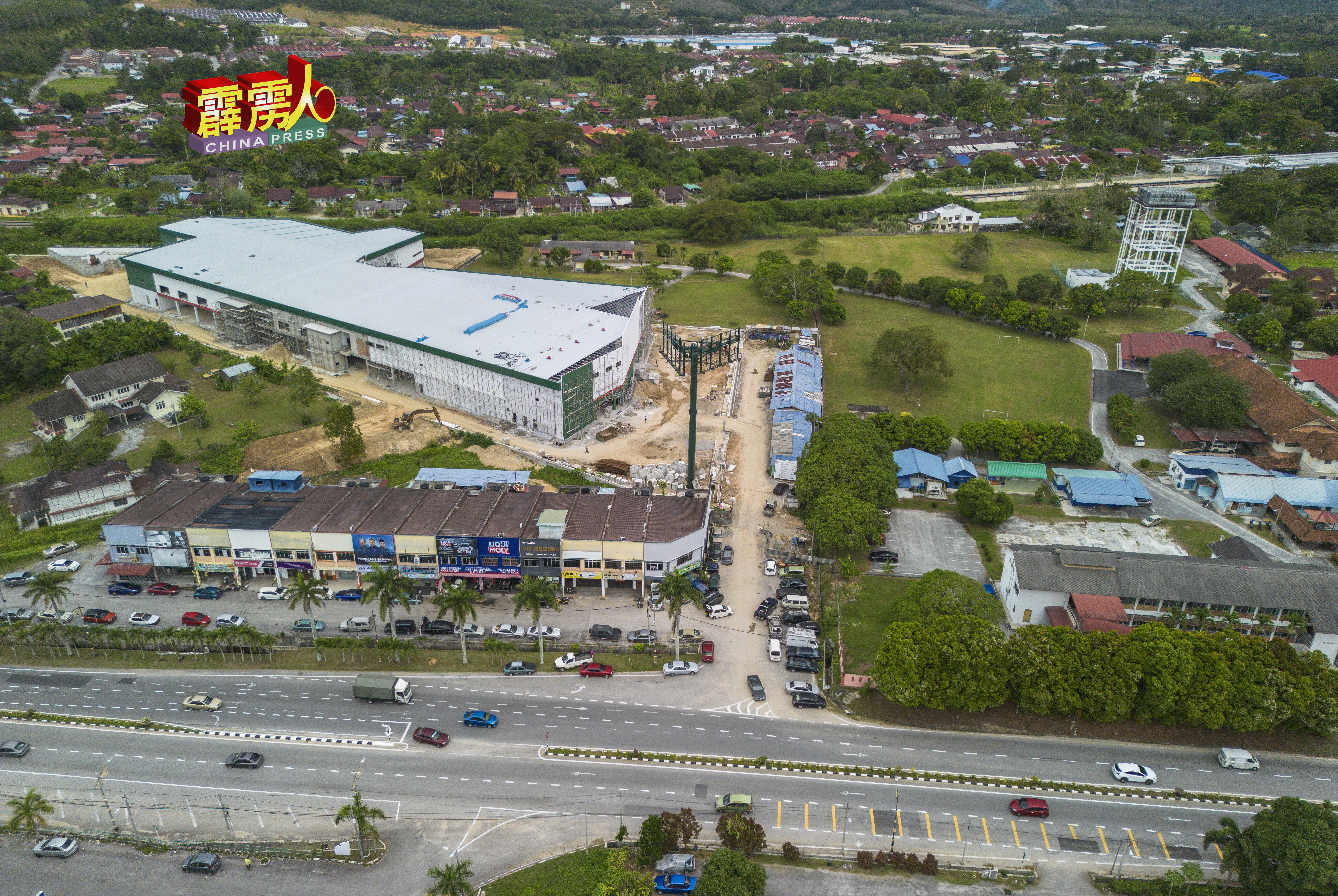 市议会考虑让江沙医院与宜康省超市共用同一个进出口。