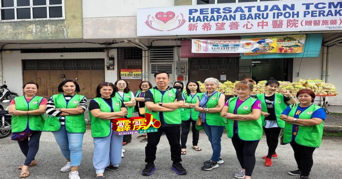 刘月明（前排右4）与团队成员，同心协力为慈善活动付出。
