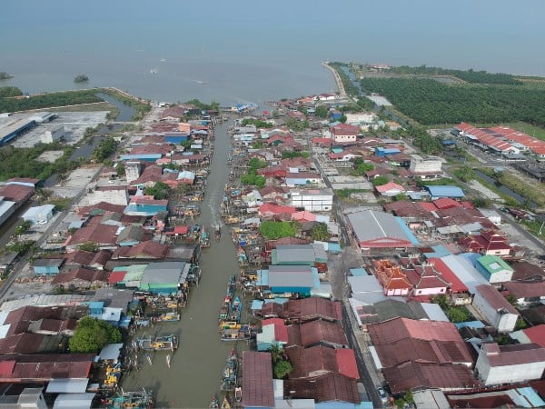 双怡杖虽属浅海区，但依然遭受恶劣天气影响，海产量大跌。