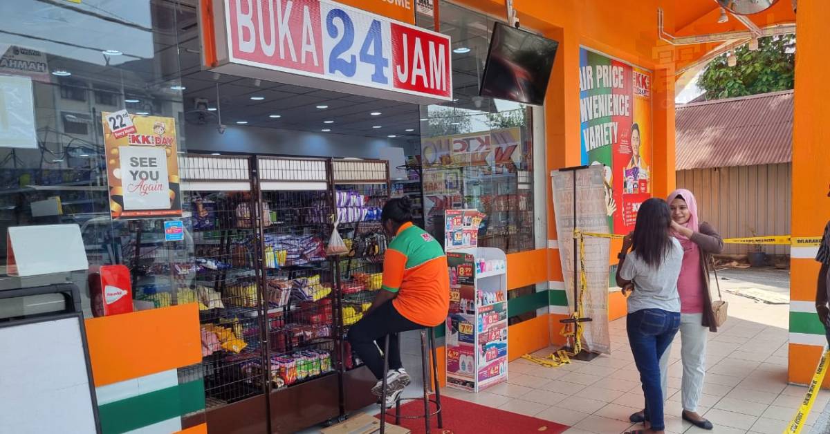 位于霹雳州美罗摩西路的KK便利店，周二清晨遭抛掷汽油弹。 （摄影：黎汉湘）