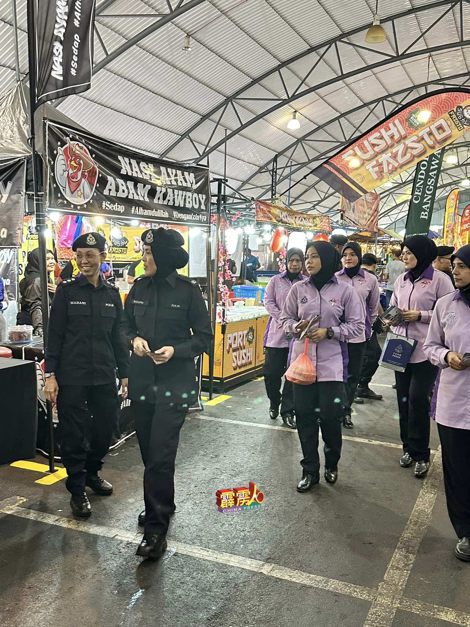 罗再妮率领和平女警巡视江沙阿丽娜广场斋戒月市集。