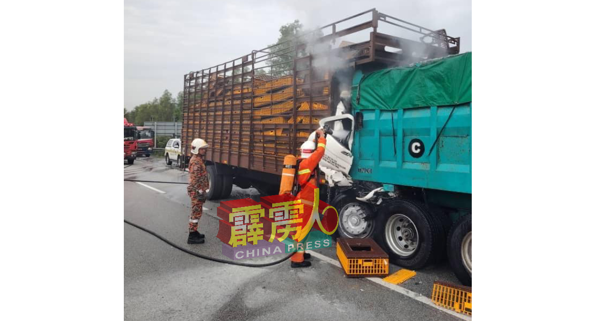 事发后，载鸡笼拖格罗厘司机及跟车员当场丧命。