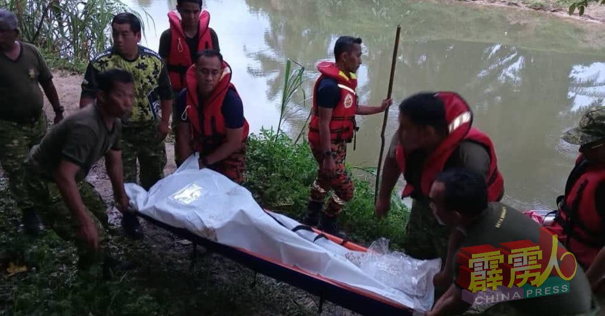 1名涉毒巫裔男子周五（1日）试图躲避警方搜查，不惜跳入河中，最终溺水身亡。 （慕亚林民防部队面子书）