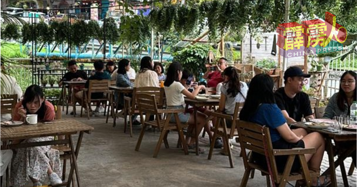位于金马仑的一些餐厅在周末期间更是客满，而清明节期间也是满满的人潮。