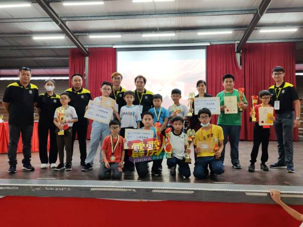 霹雳州超过40所学校派出棋手参加2023全霹雳中小学象棋锦标赛，参赛棋手多达160位人。