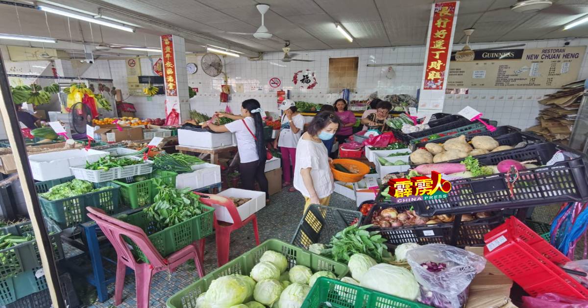 市场淡静，即使一些蔬菜价格下跌，仍未吸引消费者多买。