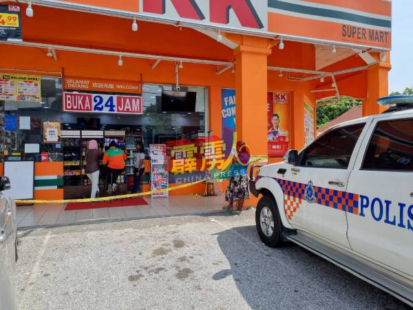 KK便利店位于霹雳州美罗摩西路的分店，于3月26日遭神秘人抛火水弹袭击，警方已录取7人的口供。（档案照）