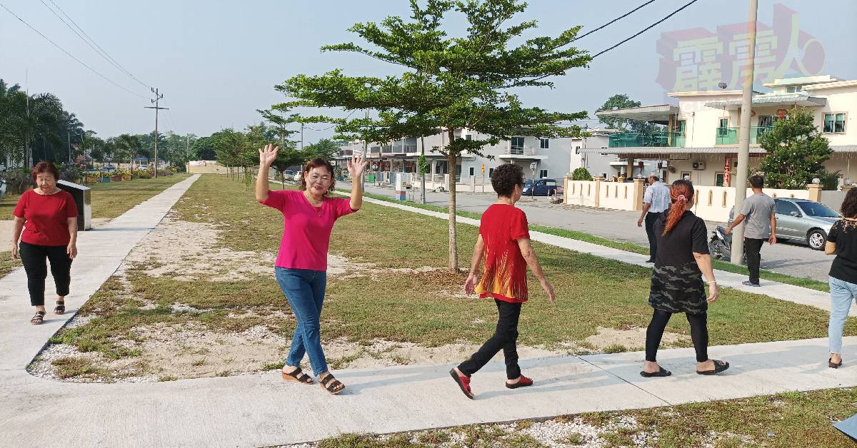 村民有时在玉蜀黍地标公园处晨运健身。