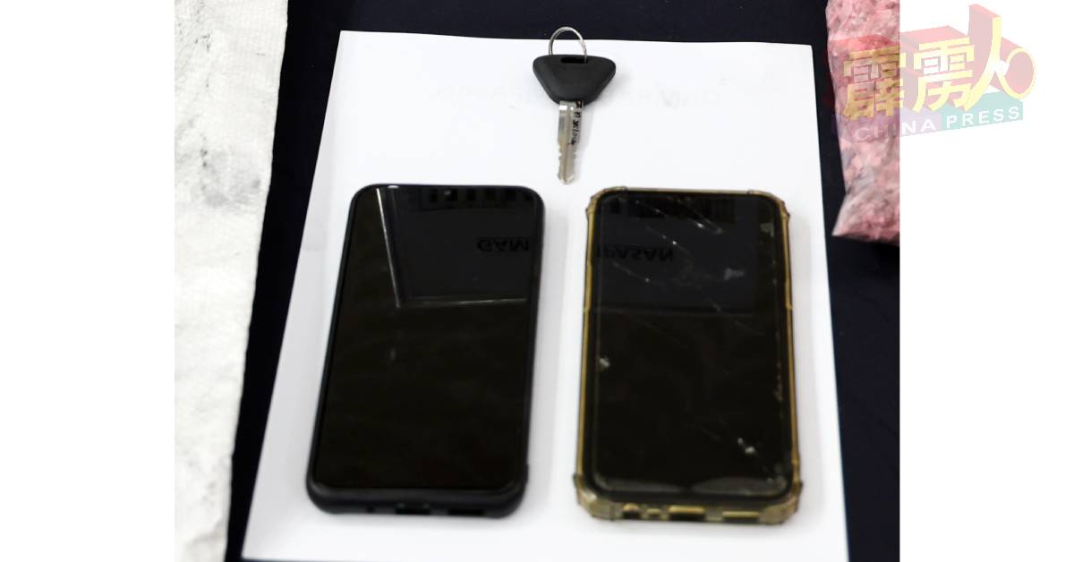 霹警方也充公毒贩的车匙和手机。