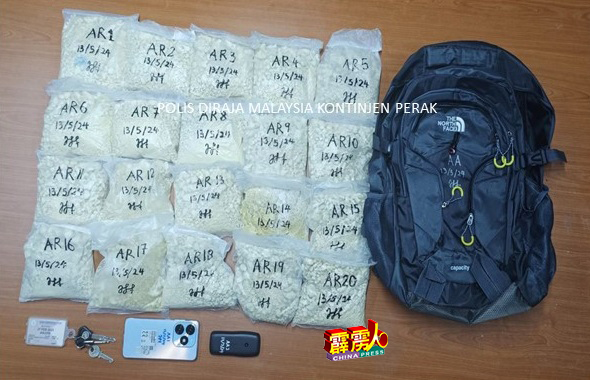 警察肃毒组接获情报，在怡保地区逮捕一名男骑士，并从放在摩哆车身的背包内搜出重达9200克，市值11万5000令吉的海洛因。