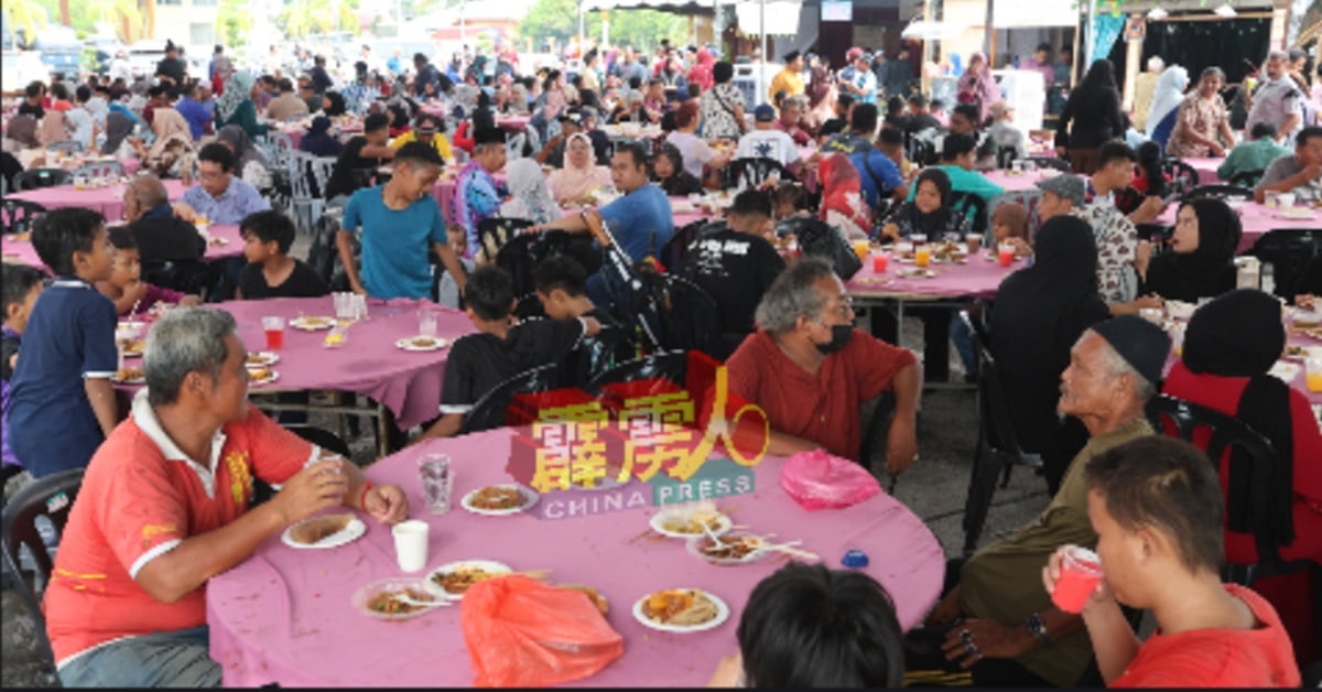 安顺国会选区开斋节开放门户活动，吸引了5000各族子民参与，共享各种美食。