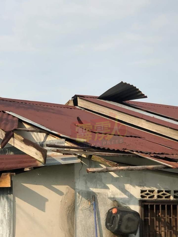 灾民希望当局伸援手，助修开天窗屋顶。
