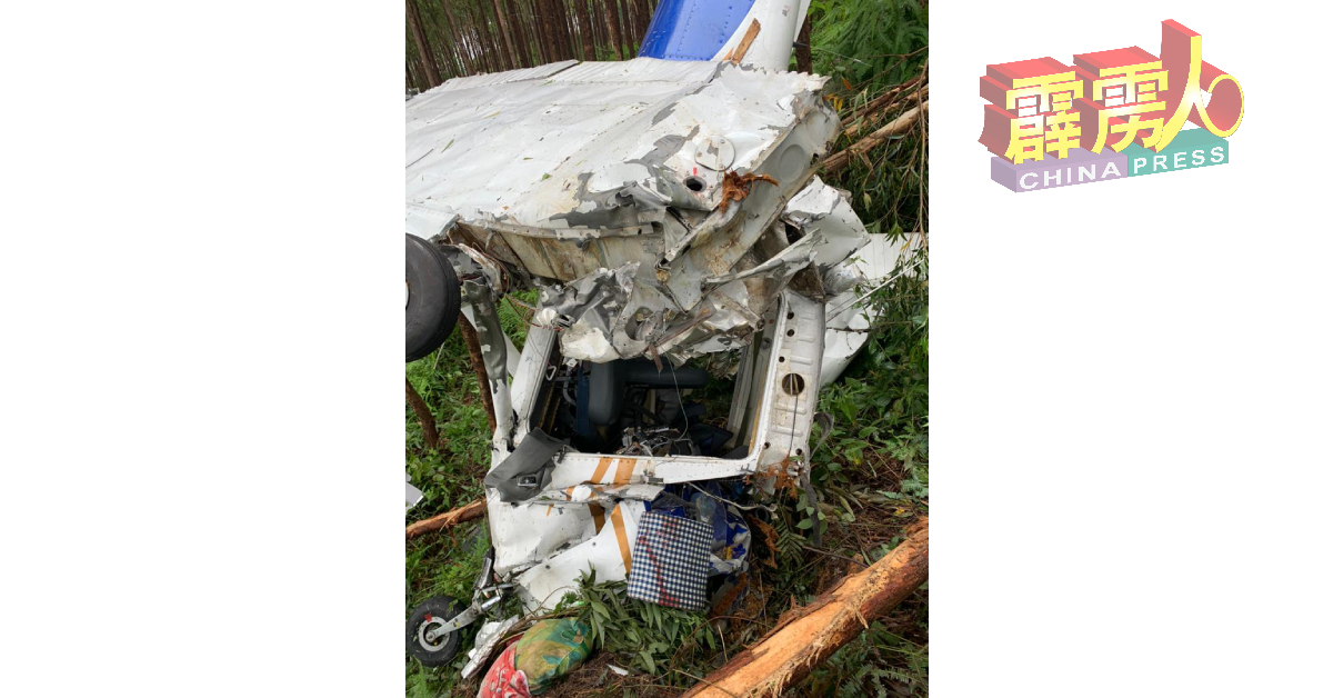 坠毁编号为9M-ADA的塞斯纳-172型飞机毁坏不堪。
