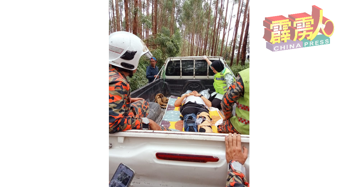 伤者已被救援人员救出，并送往治疗。
