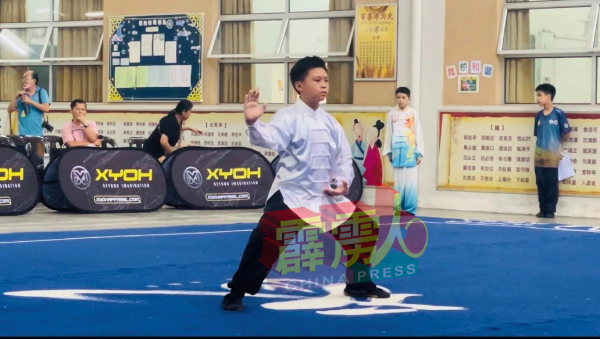 年纪小小的黄侑胜擅长南拳项目（银牌）及传统太极（铜牌）。