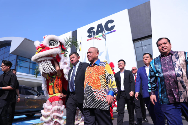 沙拉尼出席智能亚洲化学有限公司新工厂开幕。（沙拉尼面子书）