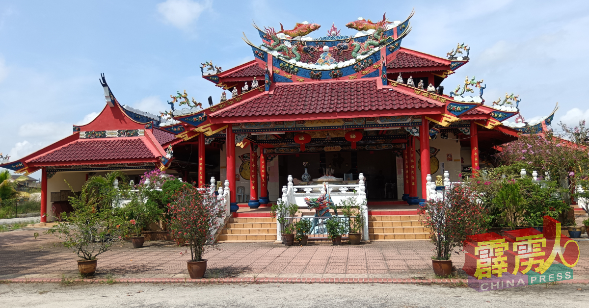 建於1965年，古色古香的拿督公庙香火鼎盛。