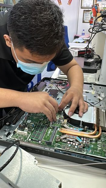 LSP Pro Skill Academy学员皆有机会接触手机及电脑的奇难杂症,符合80%的实践机会。