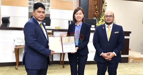 曼绒市议会主席莫哈末法依扎  宣誓就任 未来朝四主要目标前进