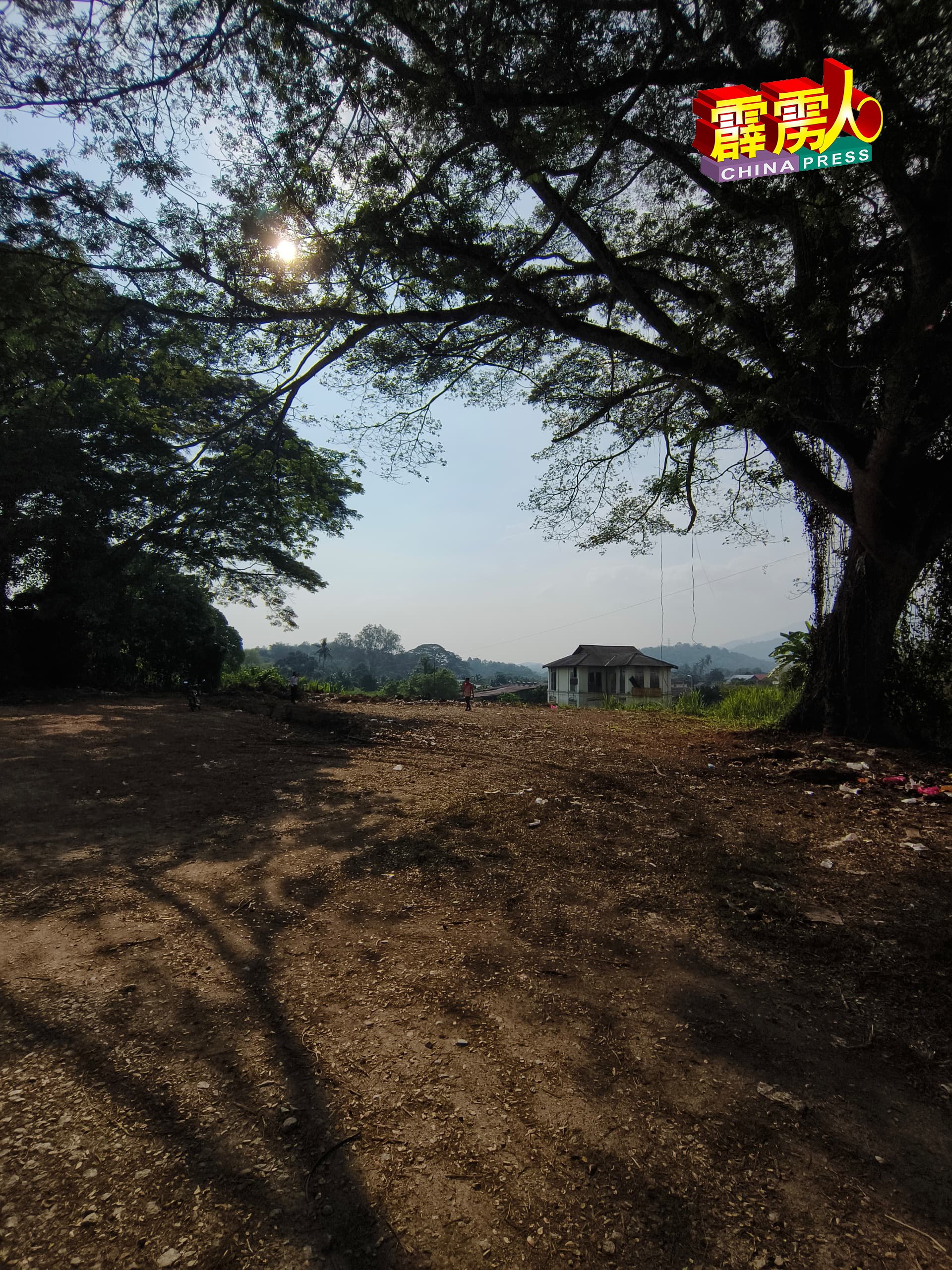 江沙市议会已开闢维多利亚百年火车桥附近一块空地，以解决旅游巴士无法在这个旅游景区一带找到泊车位的难题。