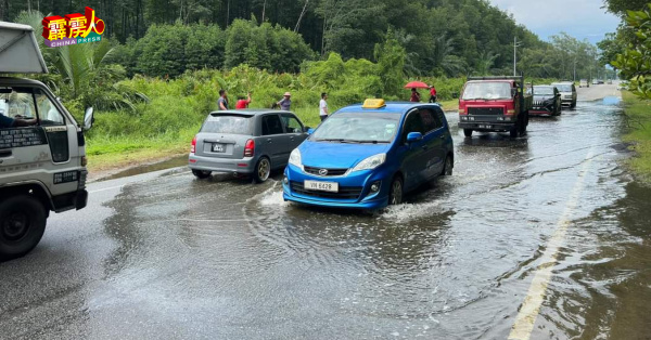 十八丁大路逢涨潮淹水，一年中至少淹水10次。