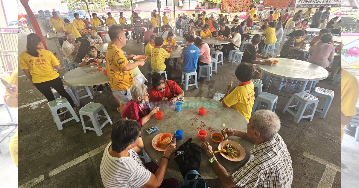 不论是传统素宴或素食自助餐，都吸引许多善信食客前来享用。