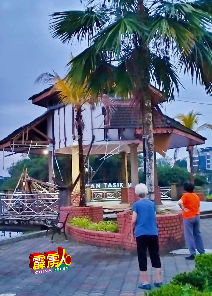 太平湖着名亭子局部倒塌，引来民众好奇围观。