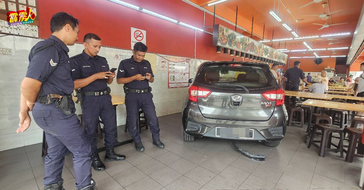 多名警员到场维持秩序及了解情况。